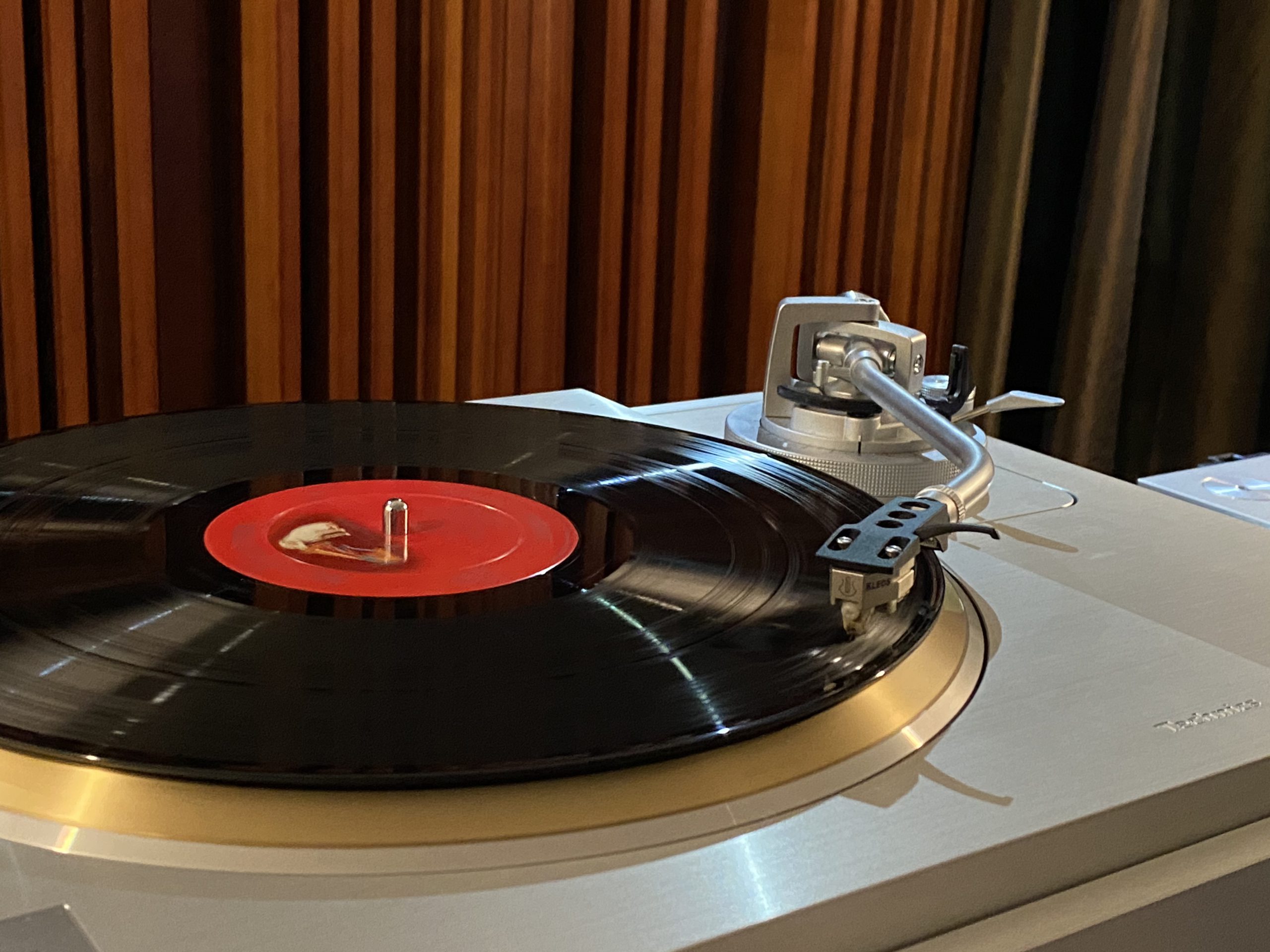 Technics SL-1000R turntable