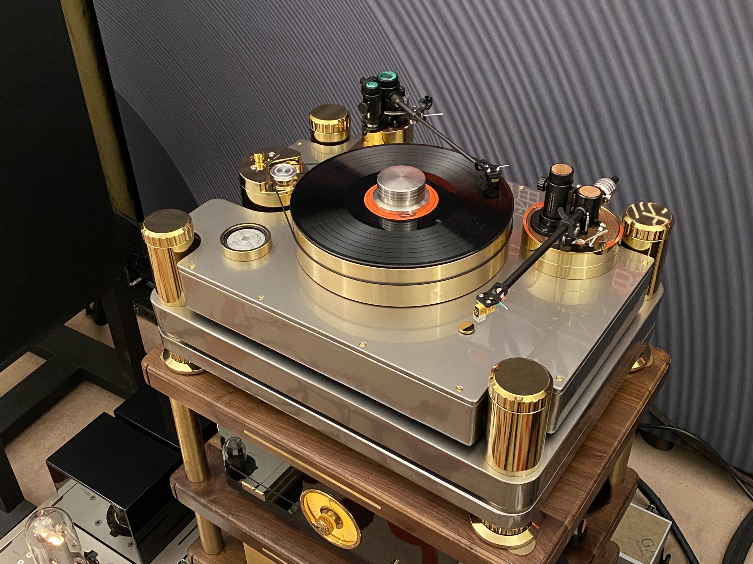 EIZZ EZ-4002A turntable