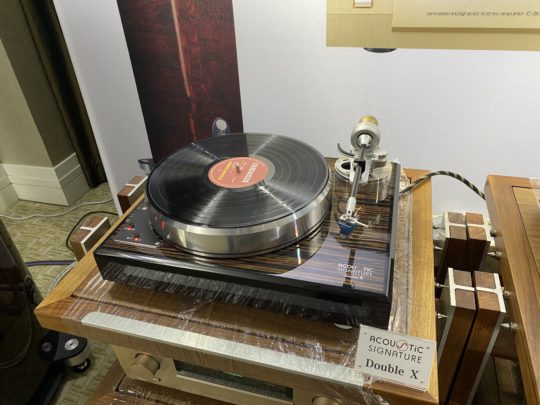 Acoustic Signature Double X turntable