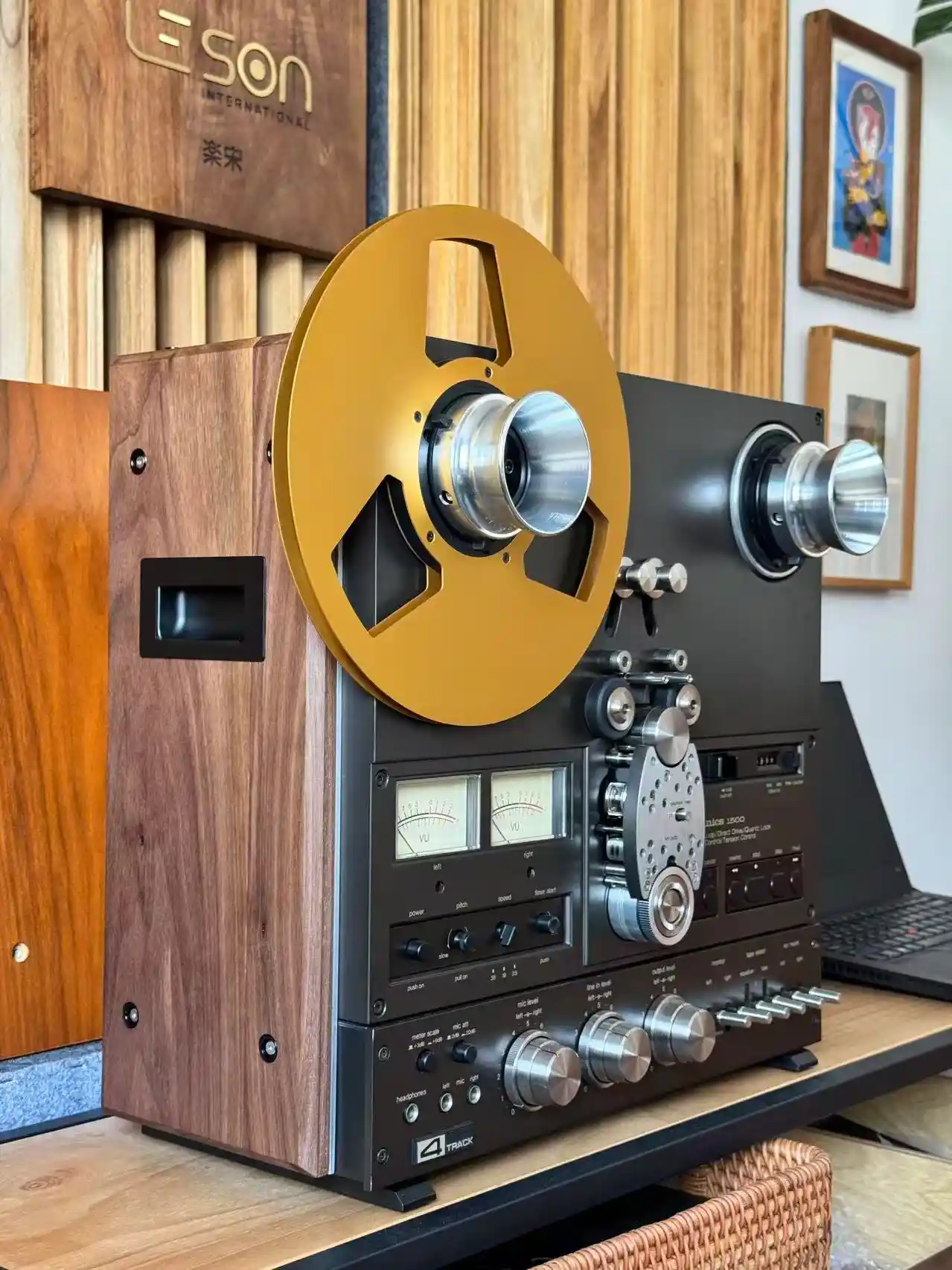 Technics RS-1500 Side Panel - Le Son